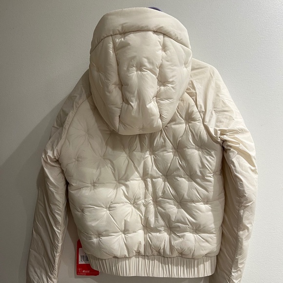The North Face Girls Puffer Jacket - Picture 2 of 6
